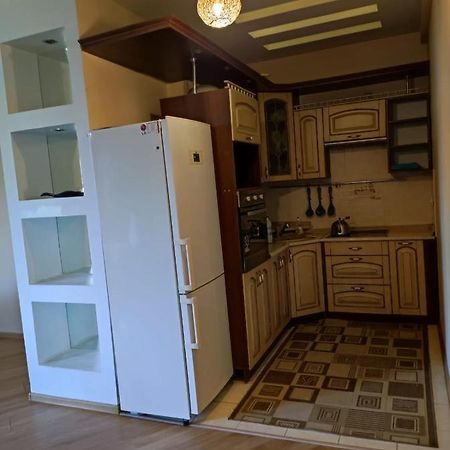 2 Room Flat Almaty Bagian luar foto